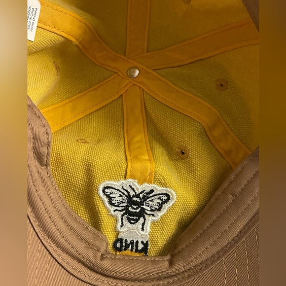 🐝 Yellow 🐝 BE KIND Adjustable Baseball Cap with embroidery. New condition - Picture 8 of 11